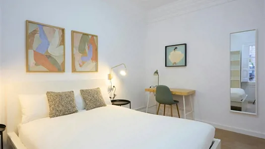 Rooms in Barcelona Ciutat Vella - photo 2