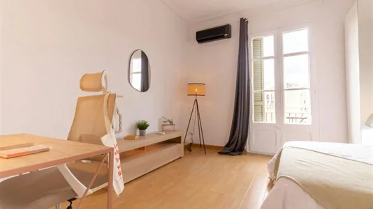 Rooms in Barcelona Eixample - photo 2