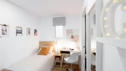 Rooms in Barcelona Eixample - photo 3