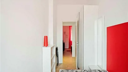 Room for rent in Milano Zona 6 - Barona, Lorenteggio, Milan