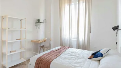 Room for rent in Milano Zona 8 - Fiera, Gallaratese, Quarto Oggiaro, Milan