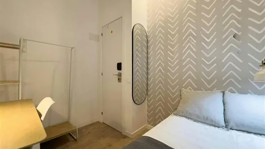 Rooms in Barcelona Ciutat Vella - photo 3