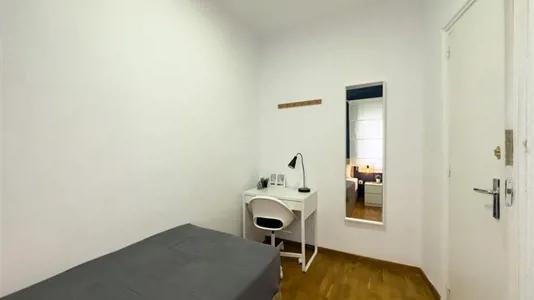 Rooms in Barcelona Eixample - photo 2