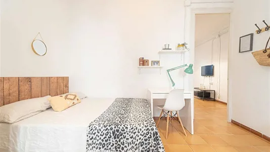 Rooms in Barcelona Ciutat Vella - photo 3