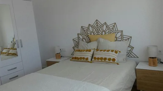 Rooms in Cornellà de Llobregat - photo 1