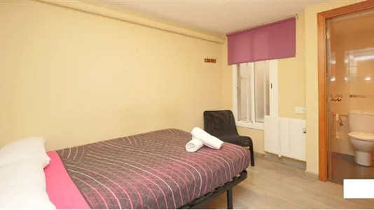 Rooms in Barcelona Ciutat Vella - photo 2