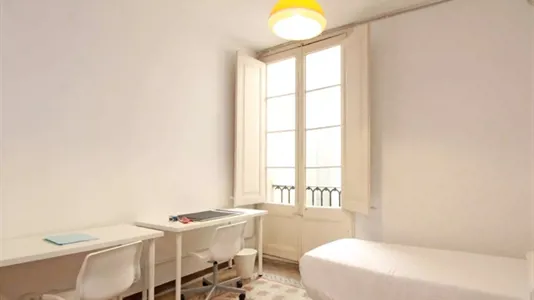 Rooms in Barcelona Ciutat Vella - photo 3