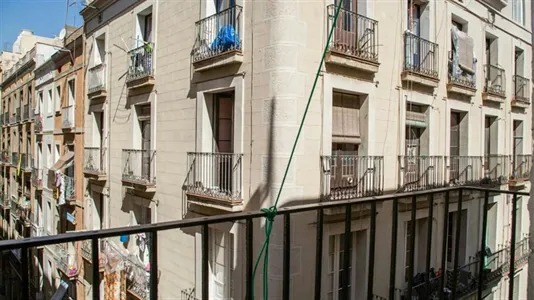 Rooms in Barcelona Ciutat Vella - photo 3