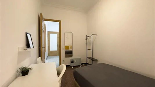 Rooms in Barcelona Ciutat Vella - photo 2