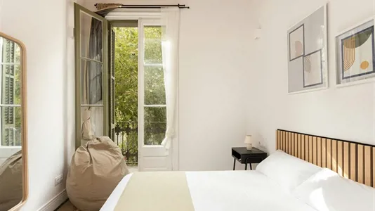 Rooms in Barcelona Eixample - photo 2