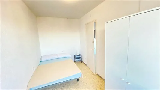 Rooms in Badalona - photo 2