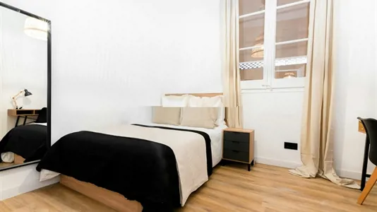 Rooms in Barcelona Eixample - photo 1