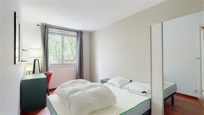 Room for rent in L'Haÿ-les-Roses, Île-de-France