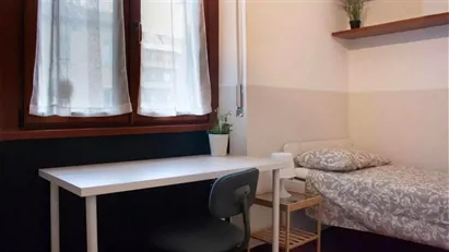 Room for rent in Milano Zona 8 - Fiera, Gallaratese, Quarto Oggiaro, Milan