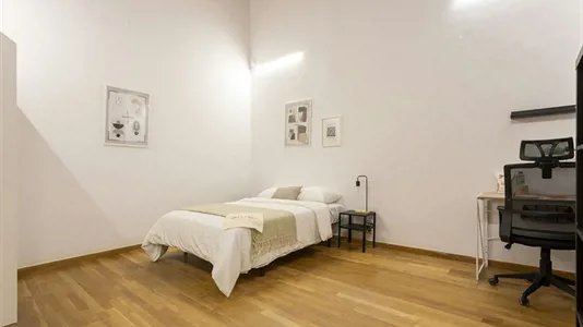 Rooms in Barcelona Ciutat Vella - photo 2