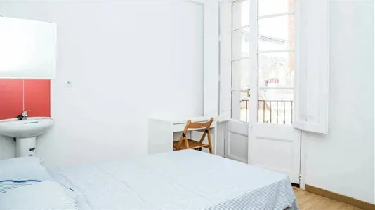 Rooms in Barcelona Ciutat Vella - photo 2