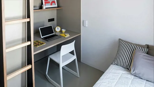 Rooms in Badalona - photo 1