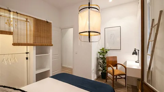 Rooms in Barcelona Ciutat Vella - photo 2