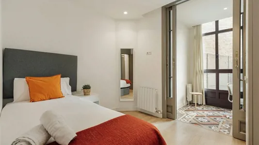 Rooms in Barcelona Eixample - photo 1