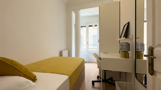 Rooms in Barcelona Ciutat Vella - photo 2