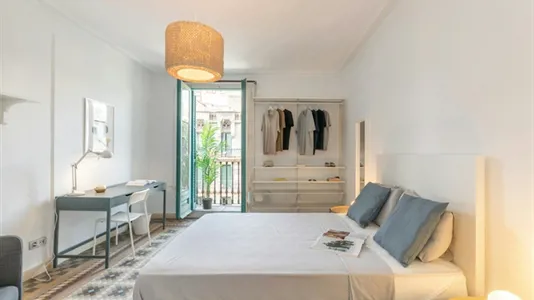 Rooms in Barcelona Eixample - photo 1