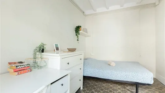 Rooms in Barcelona Ciutat Vella - photo 2