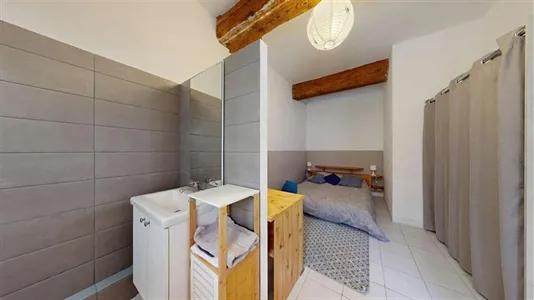 Rooms in Nîmes - photo 3