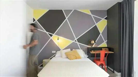 Rooms in Barcelona Ciutat Vella - photo 3