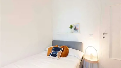 Room for rent in Milano Zona 6 - Barona, Lorenteggio, Milan