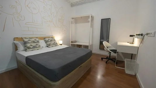 Rooms in Barcelona Ciutat Vella - photo 3