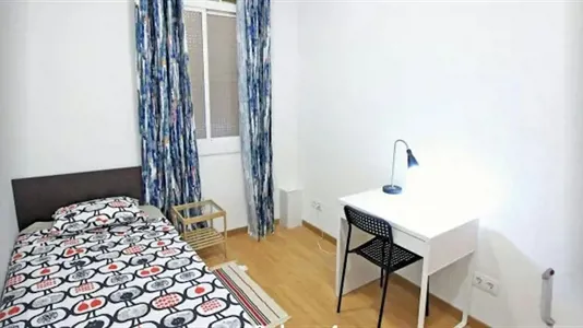 Rooms in Barcelona Ciutat Vella - photo 2