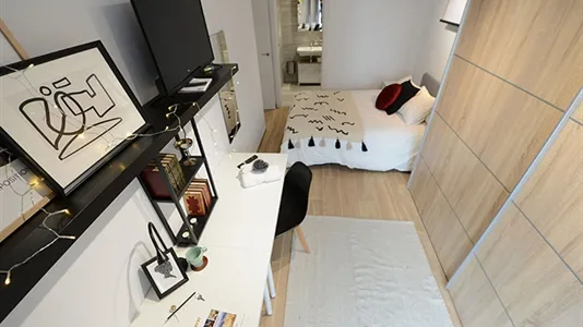 Rooms in Bilbao - photo 3