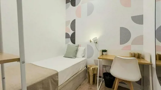 Rooms in Barcelona Ciutat Vella - photo 1