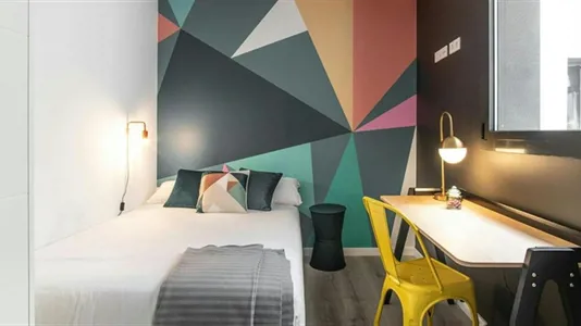 Rooms in Barcelona Ciutat Vella - photo 2