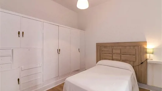 Rooms in Oviedo - photo 2