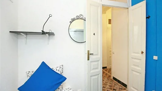 Rooms in Barcelona Ciutat Vella - photo 2