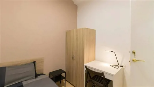 Rooms in Barcelona Ciutat Vella - photo 2