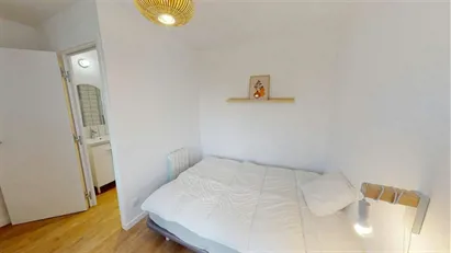 Room for rent in Boulogne-Billancourt, Île-de-France