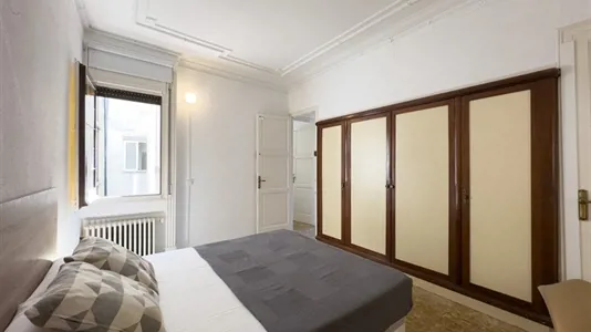 Rooms in Barcelona Ciutat Vella - photo 2