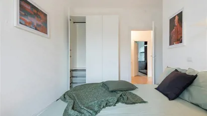 Room for rent in Milano Zona 6 - Barona, Lorenteggio, Milan