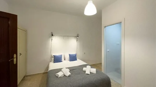 Rooms in Barcelona Eixample - photo 2