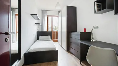 Room for rent in Milano Zona 6 - Barona, Lorenteggio, Milan