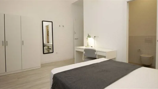 Rooms in Barcelona Eixample - photo 3