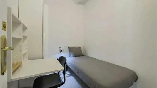 Rooms in Barcelona Ciutat Vella - photo 2