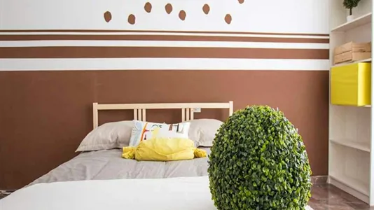 Rooms in Milano Zona 8 - Fiera, Gallaratese, Quarto Oggiaro - photo 1