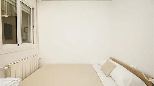 Rooms in Badalona - photo 2