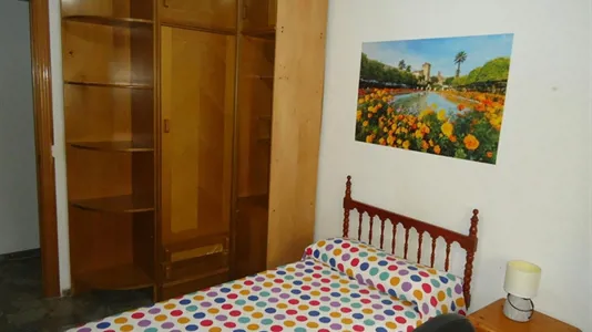 Rooms in Córdoba - photo 2