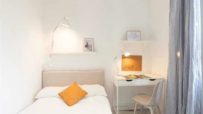 Room for rent in Milano Zona 6 - Barona, Lorenteggio, Milan