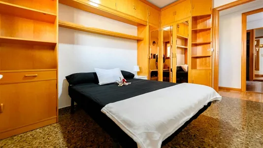 Rooms in Zaragoza - photo 1