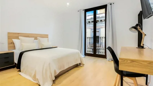 Rooms in Barcelona Ciutat Vella - photo 3